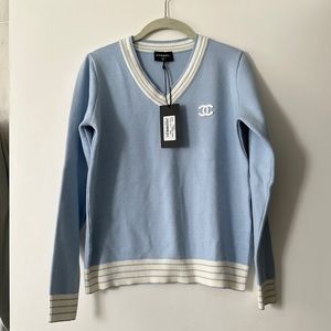 Brand new with tags size medium jumper Chanel